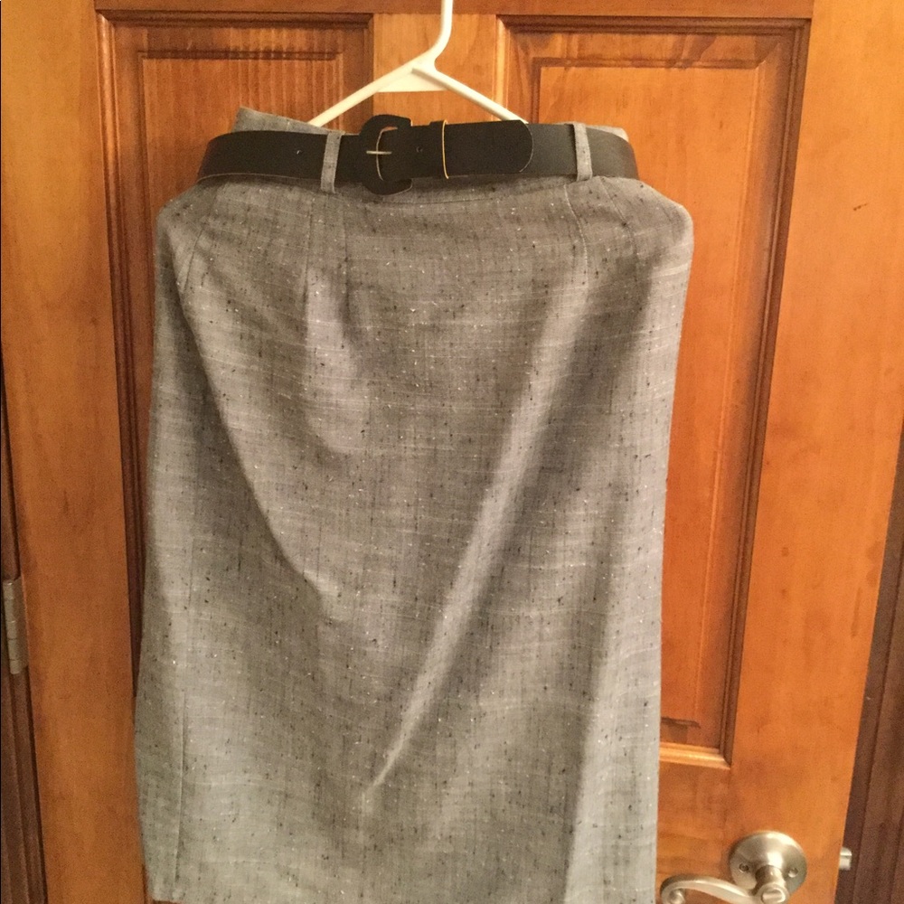 Skirt suit